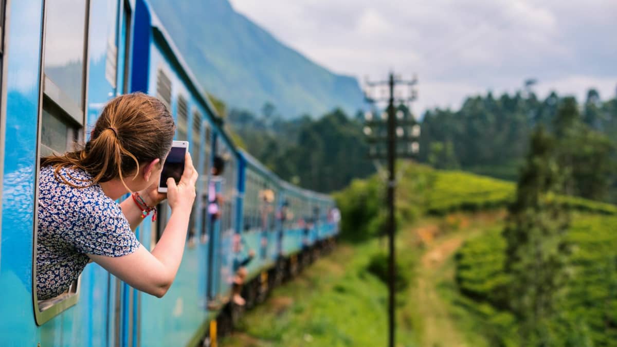 সারাদিন ট্রেনেই থাকবো ।